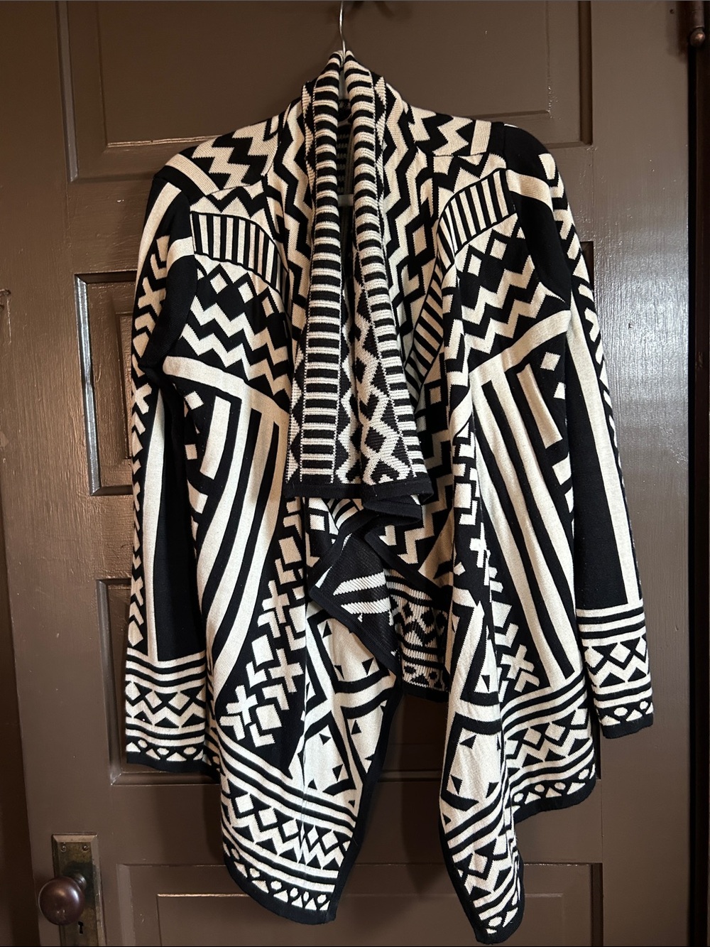 Staring at Stars Black & Cream Geometric Open-Front Poncho Cardigan